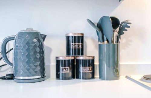 3-BR Home in Wigan | Free Wi-Fi | Comfortable Stay - Photo 12