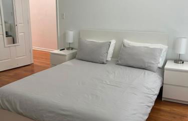 Adorable 2 bedroom with free street parking - Foto 20