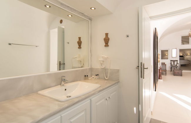 Karpimo Horizon - Caldera View with private hot tub - Photo 30