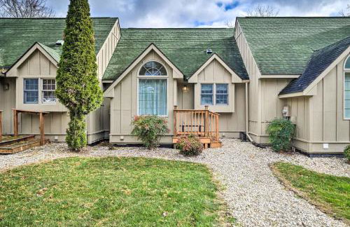 Hike, Bike and Swim Mountain Escape with Deck - Foto 24