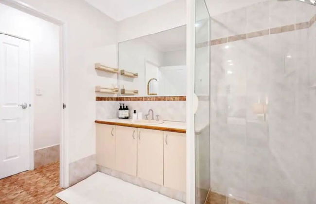 Idyllic Modern Scarborough Home Fireplace BBQ - Foto 16