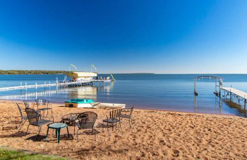 Dog Friendly Leech Lake Home w Perfect Beach Garage Boat Lift - Foto 17