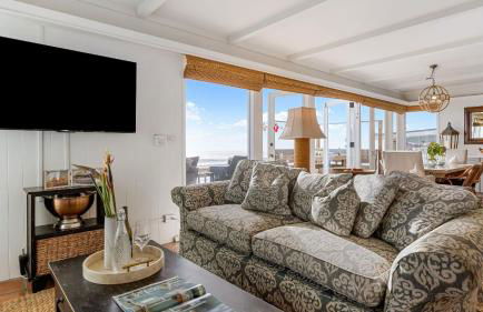 Unbeatable Beachfront Bliss w/ Ocean Views, Luxe Interiors & Patio Beach Road - Foto 11