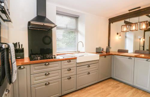 Coach House - Photo 17