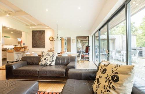 Stunning 6 Bedroom with Swimming Pool & Sauna! - Foto 87