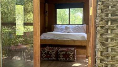 Kingfisher Riverside Glamping with private hot tub - Foto 5