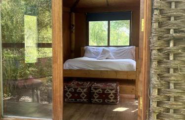 Kingfisher Riverside Glamping with private hot tub - Foto 5