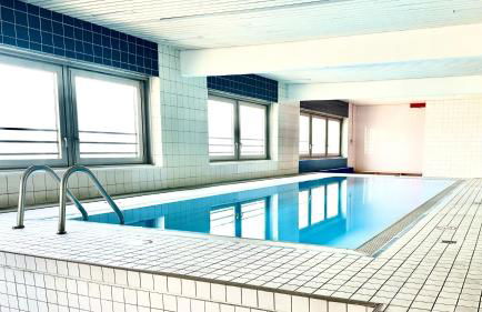 DOMspitzen-BLICK, cooles 2 Zimmer Apt mit Indoor-Swimmingpool auf dem Dach, Küche und Smart-TV - Foto 33