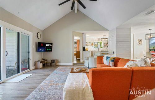 Family 3BR 2BA Home Near Charming Main Street w Cowboy Pool by Austin Vacay - Foto 12