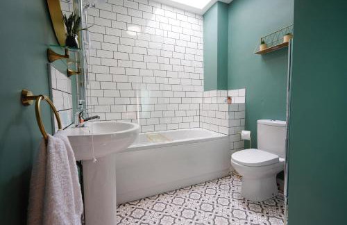 Bulls Head Historic Home With Garden And Hot Tub - Photo 20