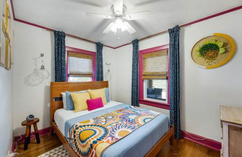 Quaint Cottage in heart of LYH - POOL with HOT TUB! - Foto 9