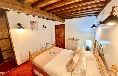 16th Century Farm House,6 Beds,5 BATHROOMS,SLEEPS 15,BBQ,HOT TUB,CINEMA ROOM WITH SURROUND SOUND,With Cymru Holidays - Foto 60