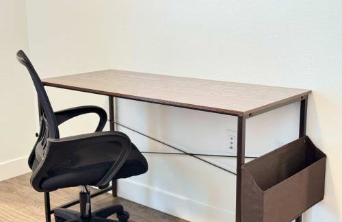 Upscale Escape 10 Min from Disneyland With Pool & Gym - Foto 3