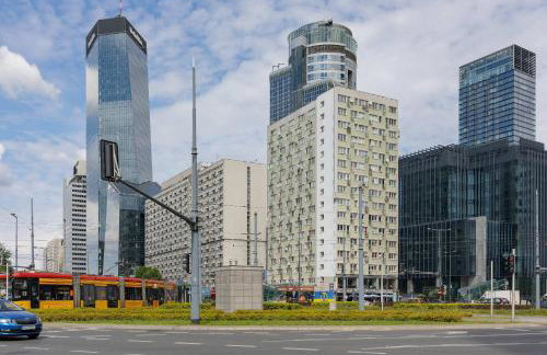 Central Warsaw Modern Studio with AC and next to the Metro by Noclegi Renters - Foto 2