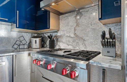 Iowa River Landing steps to Xtream Arena & Coralville Convention Center - Foto 16