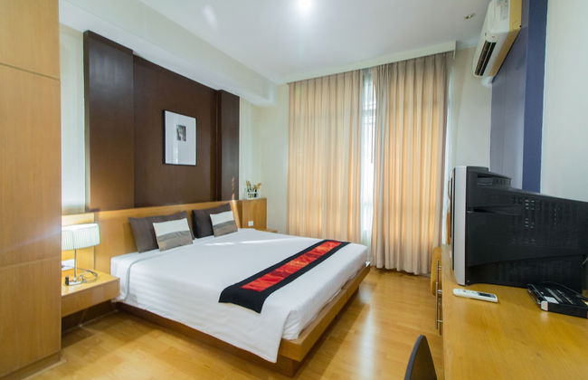 Silom convent garden - Photo 21