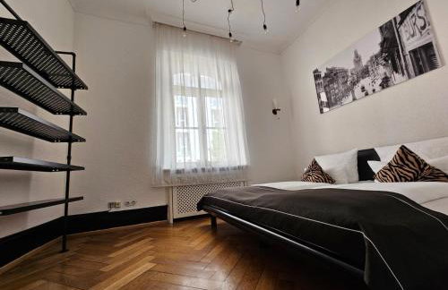 Historical Luxury Homes - Stadtvilla mit Jacuzzi und Garten - Foto 16