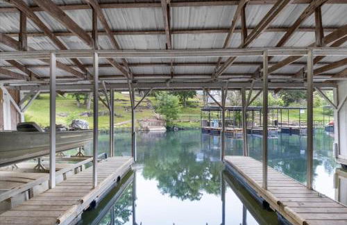 Lakefront Escape, Sunrise Views, Boat Slip & Community Dock Access - Foto 48