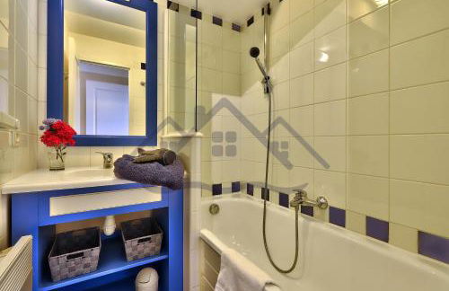 LocaLise - A18 - Appartement avec balcon - Petite vue mer à travers le palmier - Piscine de avril à septembre - Wifi inclus - Animaux admis - Draps inclus - Parking inclus - Foto 7