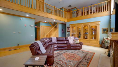 Spacious McArthur Home Private Hot Tub and Pond! - Photo 5