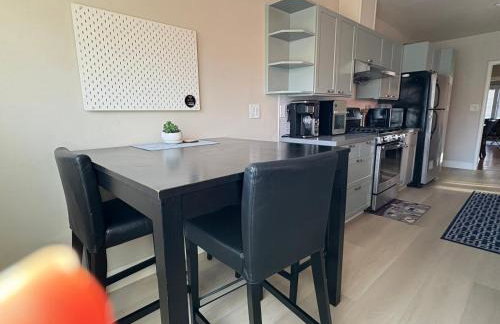 Cozy Sunfilled House with Deck Patio Garden - Foto 25