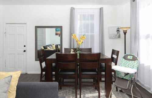 3 Bedroom 2 Bath House with Parking - 10 Guests - Foto 8