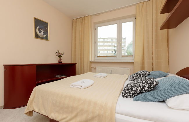 Spacious Apartment Pruszkow by Renters - Photo 2