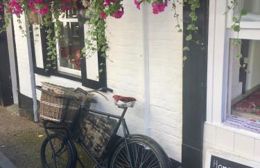 Beautiful stylish 2 bed apartment with free parking - Photo 29