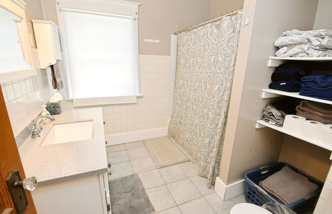 Updated Bungalow Steps to Notre Dame 410 - Foto 23