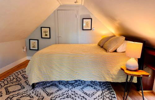 Charming 1BD Loft in Shelburne - Photo 2