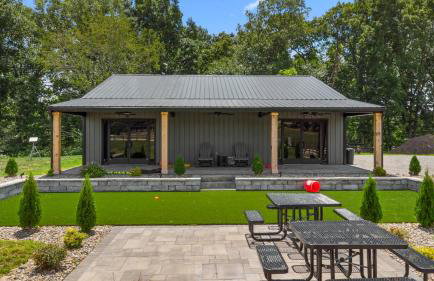 NEW Spacious Clarkson Getaway w Games & Yard - Foto 60