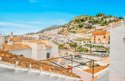 Cosy Andalusian Home with Roof Terrace in Town Centre - Photo 41