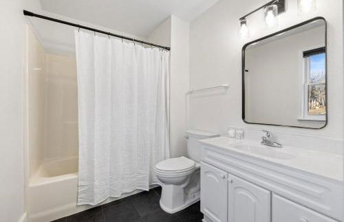 Buffalo Ridge - Hot Tub & Walk to Downtown - Foto 19