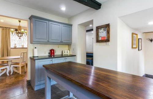 Secluded Mansion Retreat - Expansive Private Oasis - Pass the Keys - Foto 32