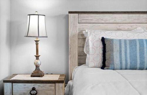 Private Village Home with Heated pool & spa with private front courtyard - Photo 28