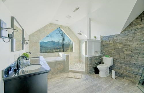 Ridgetop Hideaway 12-Guest Oasis with Hot Tub & Epic Views Near Winery Tours & Trails - Pets are allowed by request - Foto 6
