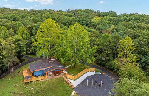 Hidden Hollow 3BD Cabin - Hot Tub, Wifi, Game Room, Fire Pit - Foto 41