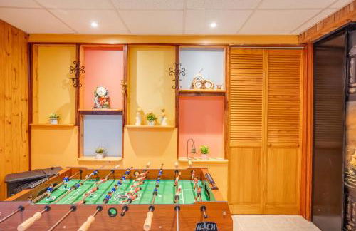 Stunning! Pocono Escape! HotTub Sauna Pool Ski Pet-Friendly Firepit Game Room Fireplace BBQ Lakes Tennis Fishing - Foto 54