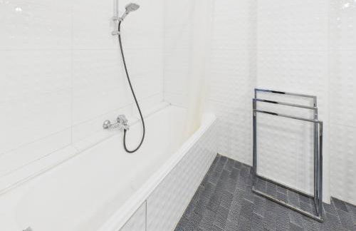 Central -300m Palais- Seaview-A/C-WIFI-spacieux - Foto 7