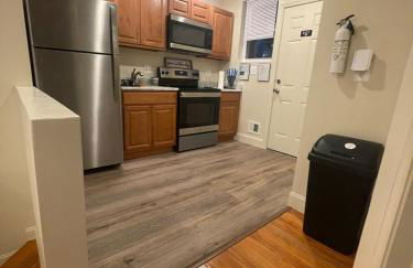 Chic 4 Br, 2Ba Apt in SE DC - Photo 17