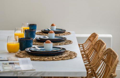 Charming 2 Bedroom Apartment in a Converted Chapel - Free Parking, Smart TV, Fast WiFi and Self-Check-In by Yoko Property - Foto 20