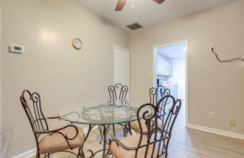 Artistic Escape in Fayetteville! Cozy Couples Apt - Foto 11