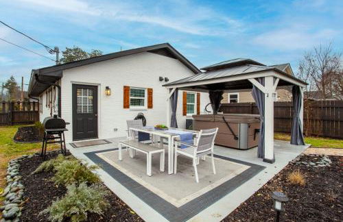 Blue Valley Inn - Hot Tub & Spacious Play Area! - Foto 42