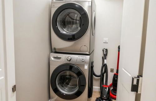 Stay in Style Hollywood Residences with Free Parking - Foto 28