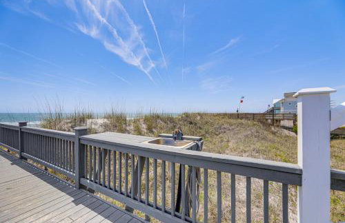 Beachfront Oasis w/ 2 Large Decks, BBQ & Views! - Foto 34