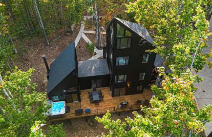 Retro Retreat with Hot Tub, Sauna & Arcade - Foto 1