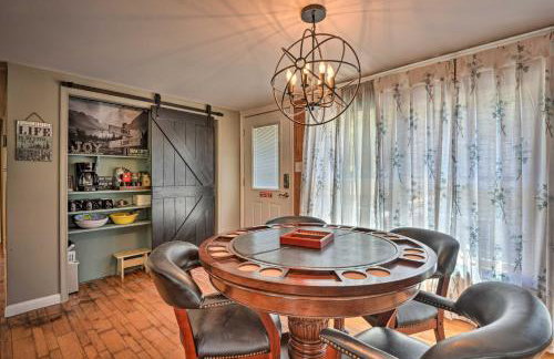 Cozy Cabin with Sunroom and Cacapon River Access! - Foto 6