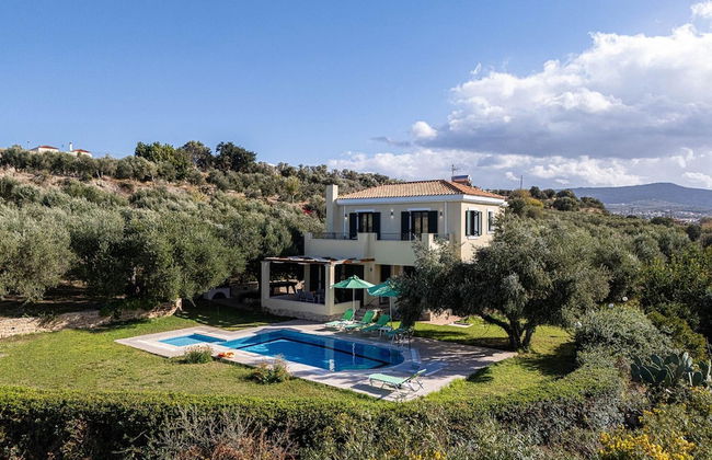 Villa Eleni in Pigianos Kampos - Photo 1