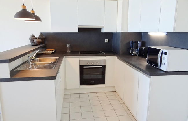 Couple Stay Near Beaches - Photo 7