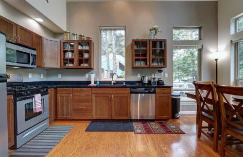 Hanging Glacier Chalet - Photo 2